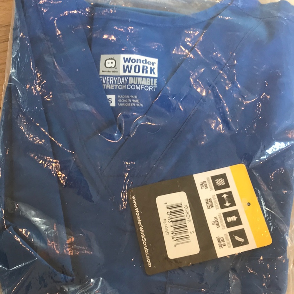 wonder wink V-neck top Royal size Small